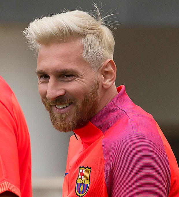 You are currently viewing LOOK! Lionel Messi bleached his hair and the internet is losing it!