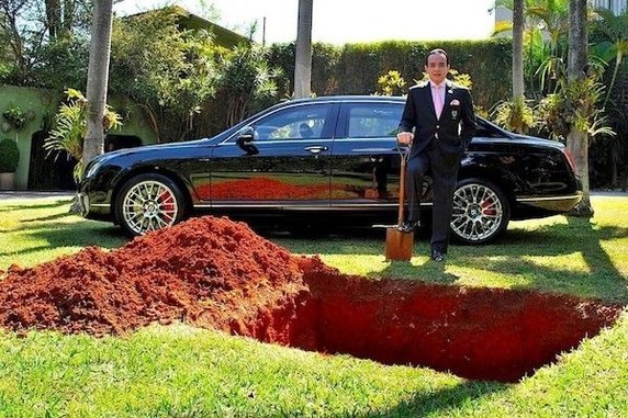 Read more about the article Will This Man Bury His 1 Million Dollar Bentley Car? Read The Story Here