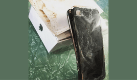 Read more about the article iPhone 7 catches fire inside the box, device completely burnt