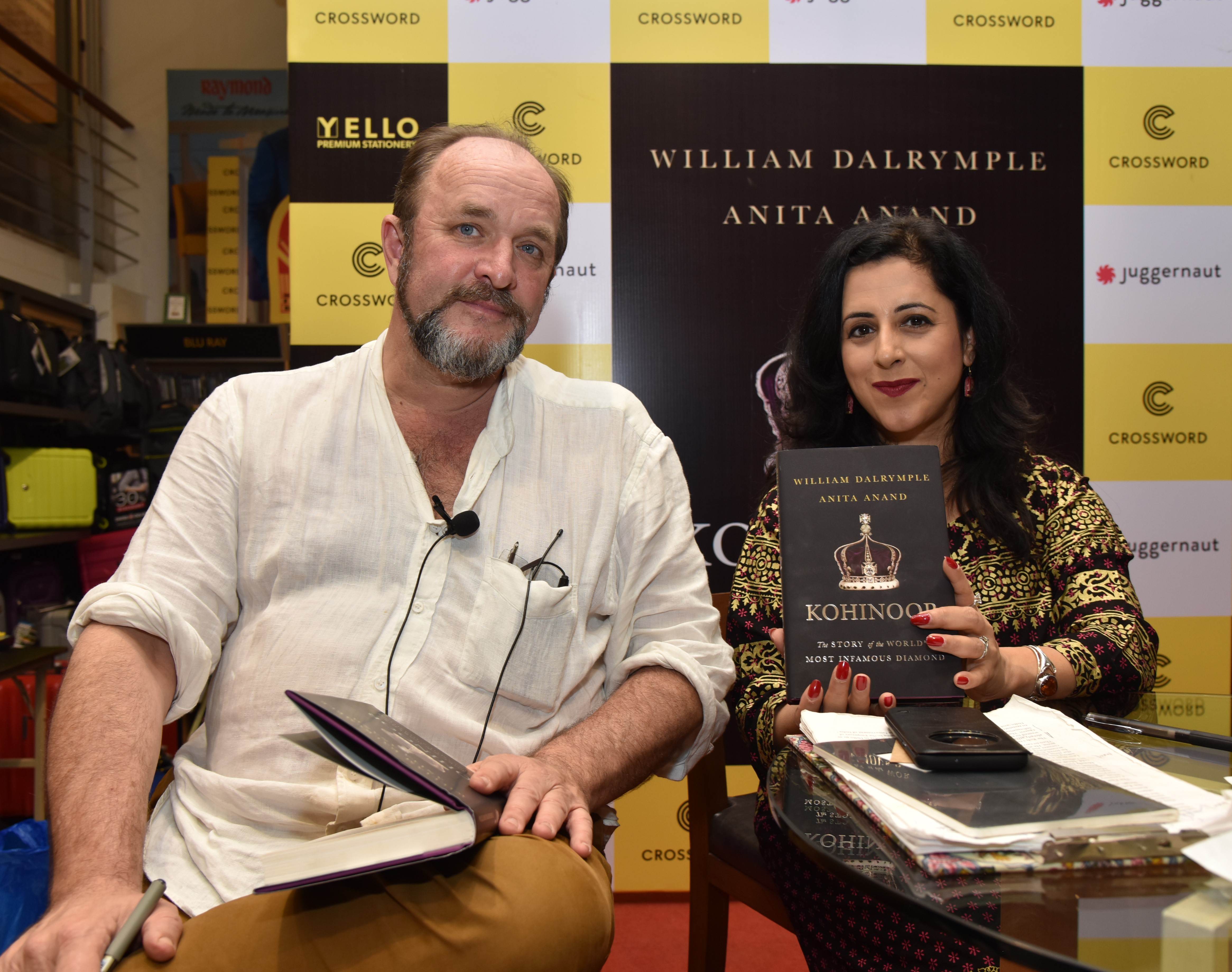 You are currently viewing William Dalrymple and Anita Anand fascinate listeners during interactive session at Crossword Bookstores