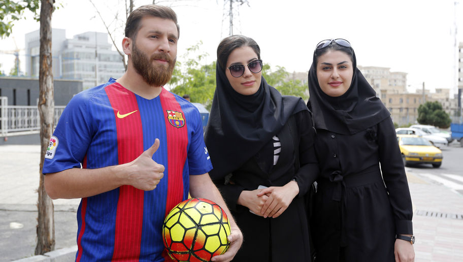 You are currently viewing Lionel Messi’s Iranian Lookalike Is Taken to a Police Station After Causing Chaos
