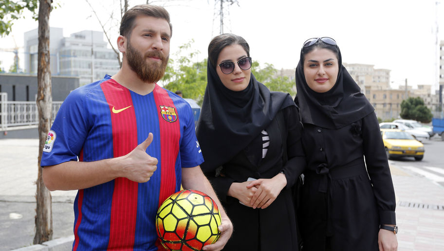 Read more about the article Lionel Messi’s Iranian Lookalike Is Taken to a Police Station After Causing Chaos