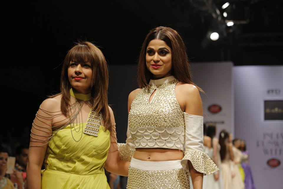 Read more about the article Actress Shamita Shetty walked for Ritambhara Paliya at India Runway Week 2017