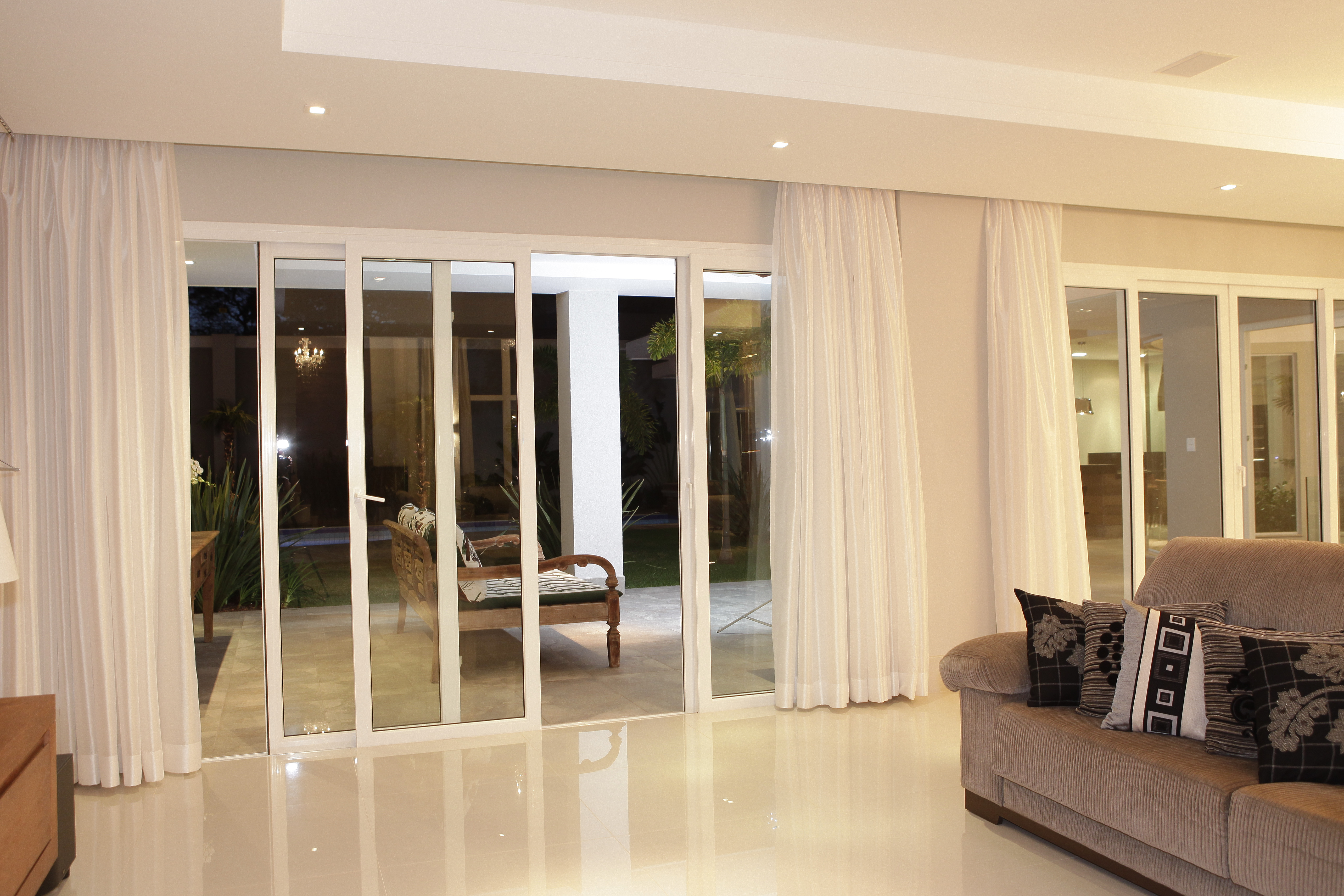 You are currently viewing BRING THE WORLD INTO THE HEART OF YOUR HOME WITH WINDOW MAGIC’S SLIDING DOORS AND WINDOWS