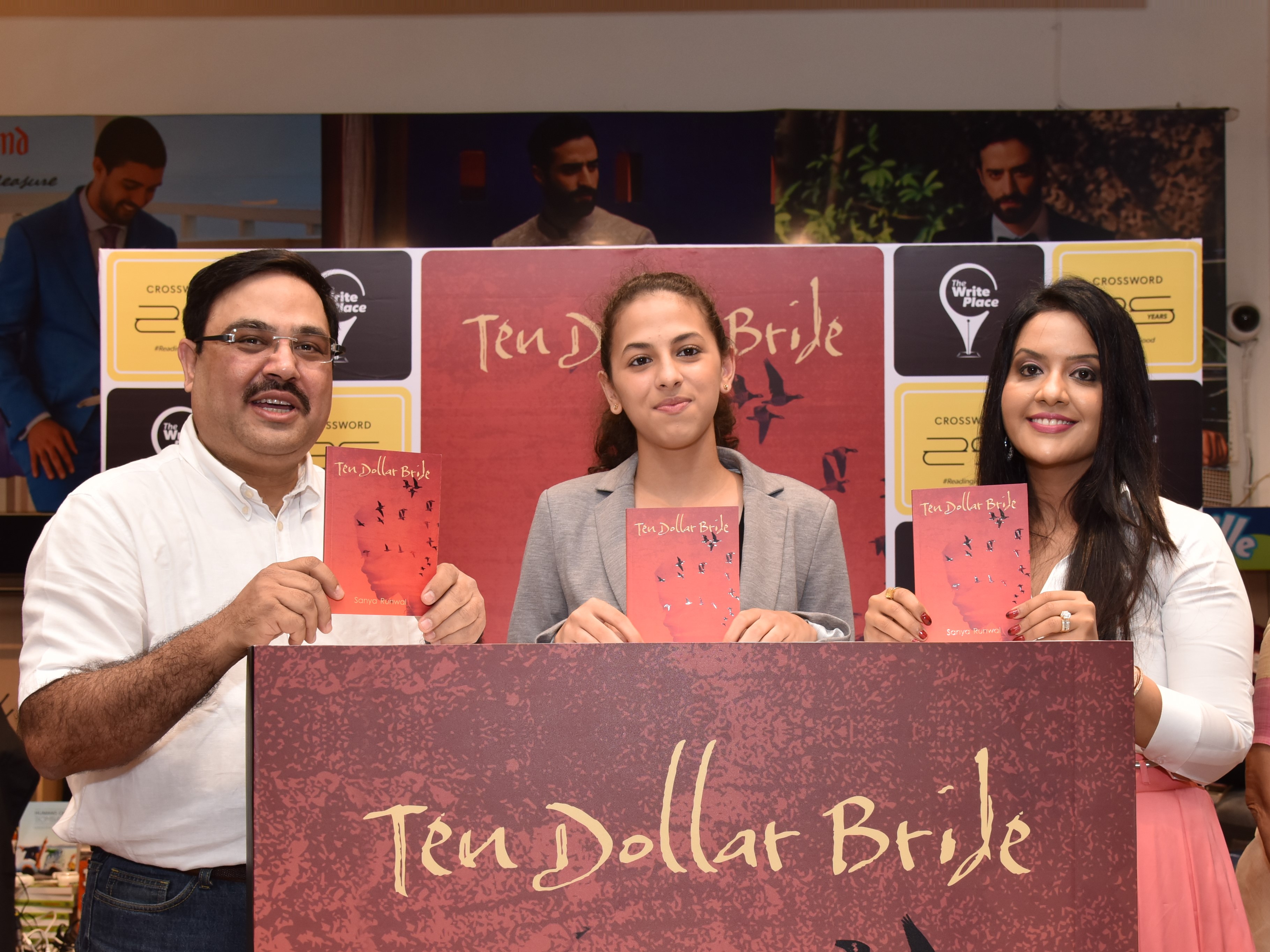 Read more about the article 17-year-old  Sanya Runwal launches her debut book “Ten dollar bride” in the presence of Smt Amruta Fadnavis at Crossword Bookstores