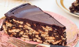 #LockDown Try This Chocolate Biscuit Cake – 3 Ingredient Eggless No Oven Bake Easy Recipe