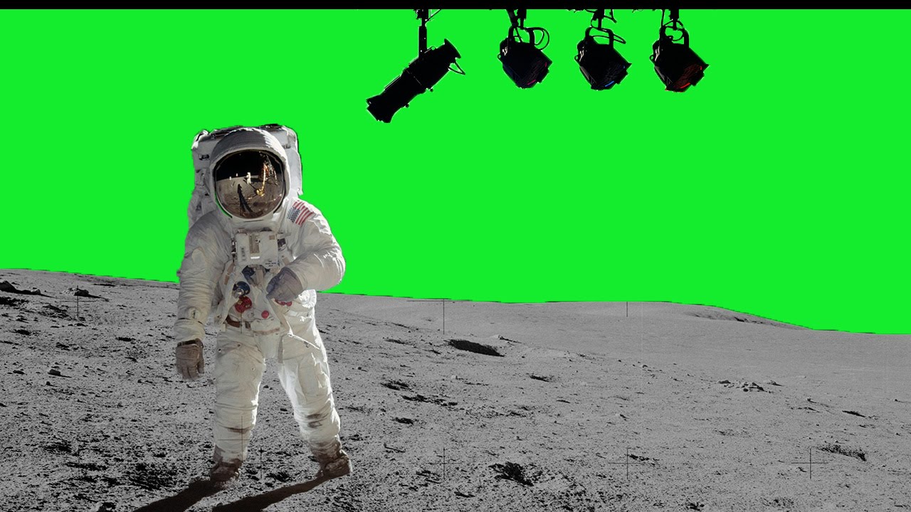 You are currently viewing Old video shows man exposing astronaut Neil Armstrong for the ‘fake’ moon landing.